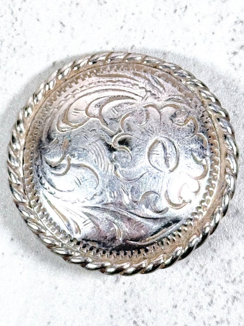 Set of 6 Rope Edged Western Conchos - Picture 4 of 5